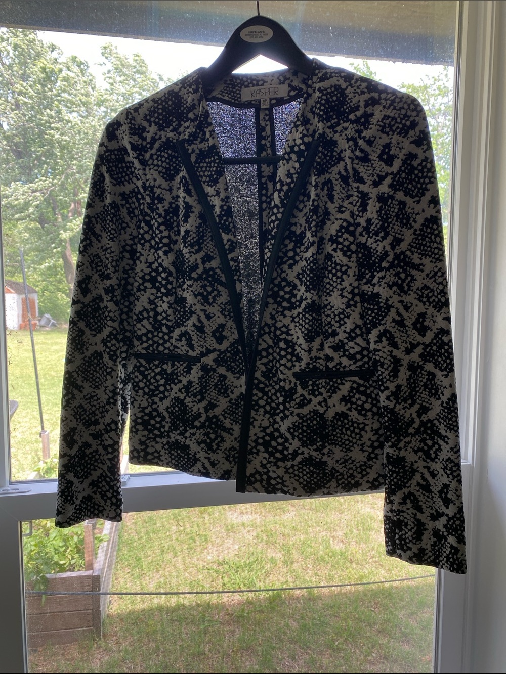 Kasper Black and White Printed Open-Front Blazer